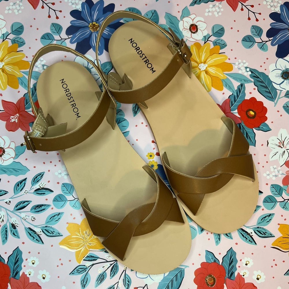 Nordstrom Girls Sandal in Brown, Size 2.